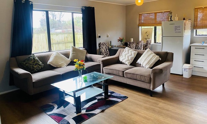 Ohinemutu House | Lake Side - Rotorua Town Central