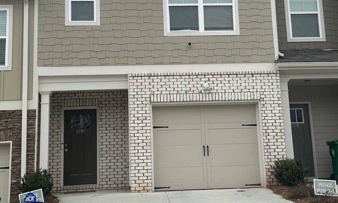 Lithonia House | Cozy & specious home