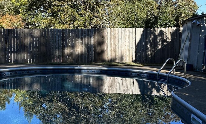 Friendly House | Vintage Modern Home in South Eugene w/ Pool