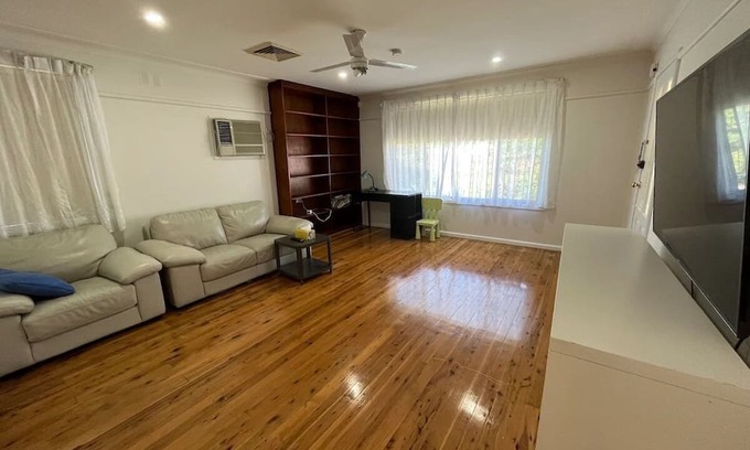 Cabramatta West House | Comfortable house @Mt Pritchard