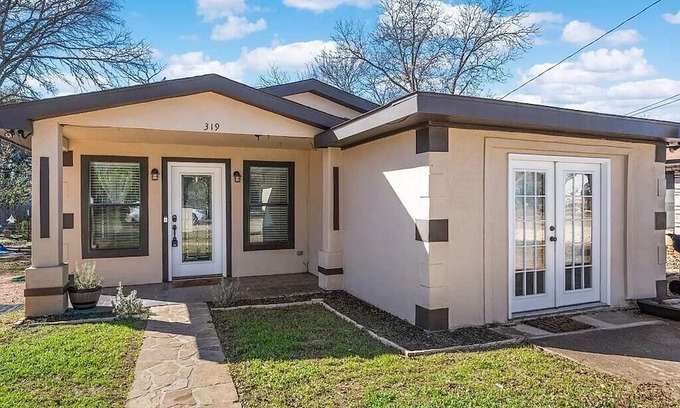 Kerrville House | KERRVILLE, TX; Charming 3-bedroom 2-bath house, sleeps 5