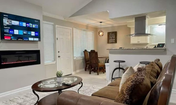 Southbelt/Ellington House | Minutes away from Hobby Airport with easy access to Sam Houston Toll and I-45.