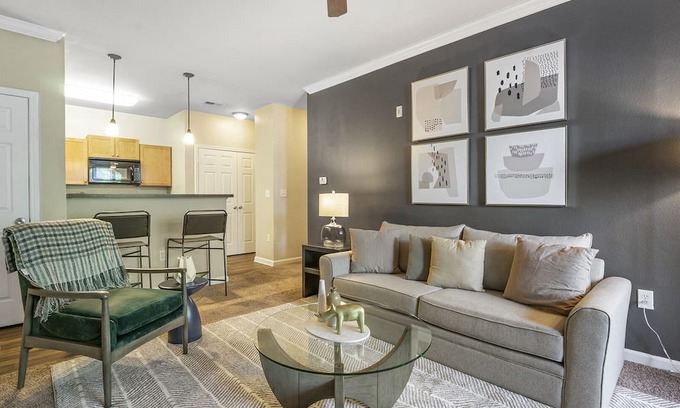 Greer Apartment | Modern Apartment in Prime Location (ID9830X28)