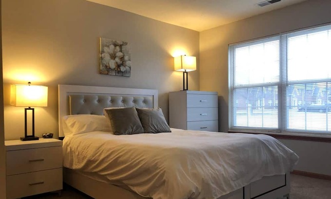 Bloomington Apartment | 2 bedroom apartment Rivian/ISU