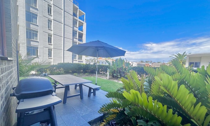 Cronulla Apartment | SEASIDE BLISS: 2BR APARTMENT W/ SPACIOUS PRIVATE BACKYARD IN HEART OF CRONULLA