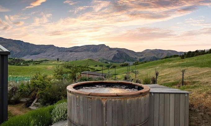 Lake Hayes House | Little on Threepwood