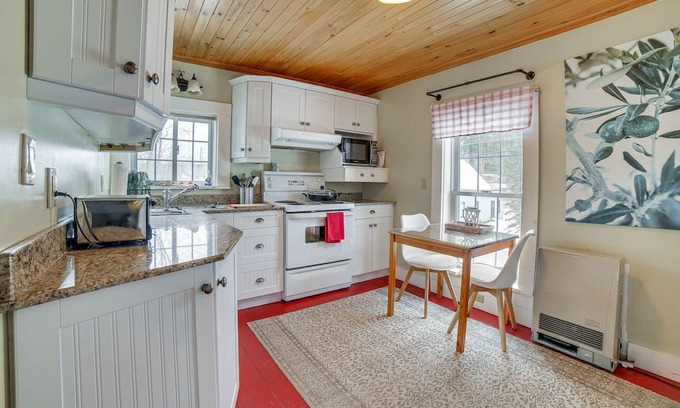 Jay House | Family-Friendly Jay Home < 4 Mi to Jay Peak Resort