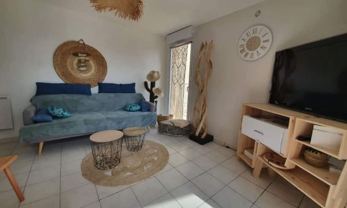 Carcans Plage House | Holiday Home 'Maison Carcans À 100m De La Plage' with Private Terrace, Private Garden and Wi-Fi