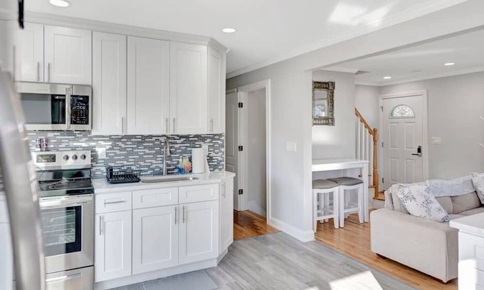 Uniondale House | Fully Renovated Family-Sized Home