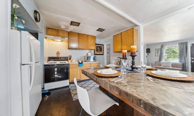Euclid House | Euclid and Babbit Road 3 b 2 b