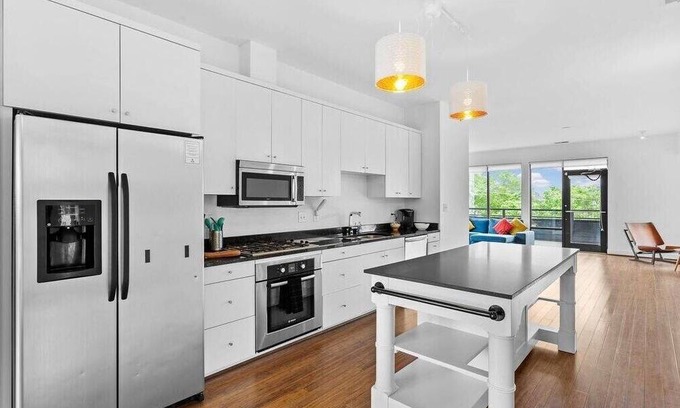 Butchertown Apartment | NuLu Vista: Modern, Views, Prime Locale