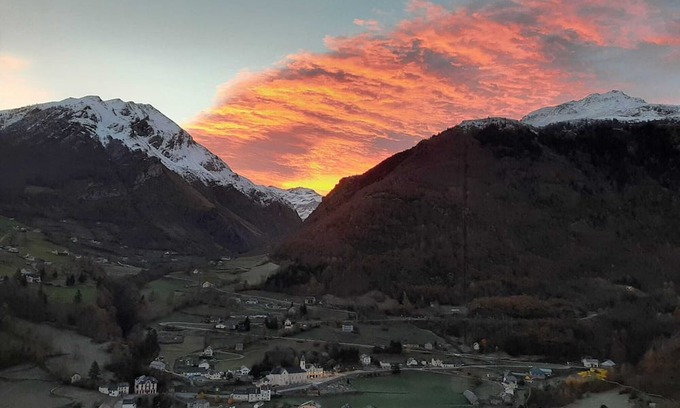 Gavarnie-Gedre Ski Chalet | Le Chalet D'hélène - Terrasse Avec vue sur les Montagnes