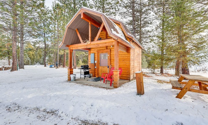Cascade Cabin | Bunkhouse-Cabin in the Woods of Cascade, ID