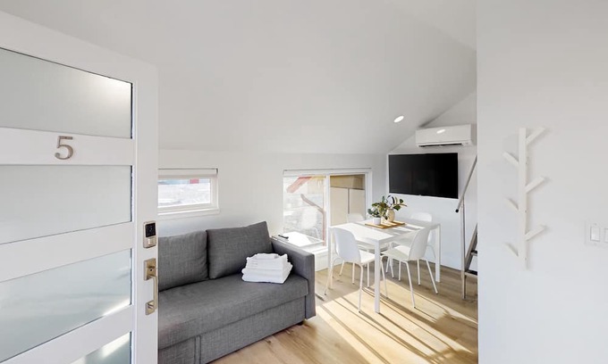 Soap Lake Apartment | Updated retreat with kitchenette, on-site laundry, private patio, & central AC