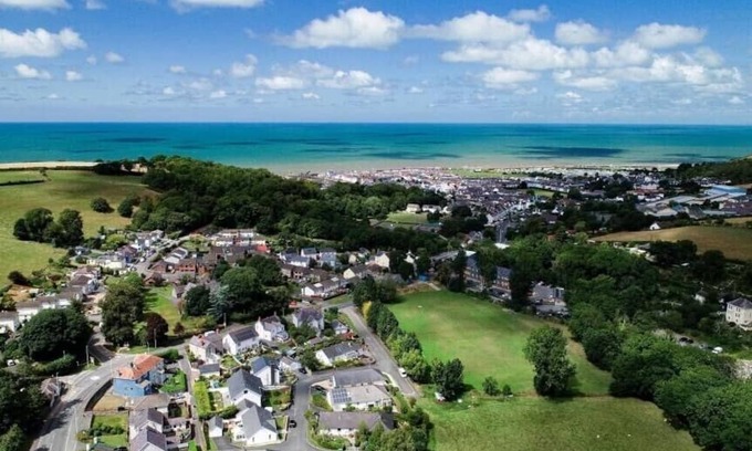 Aberaeron House | Beautifully Presented Bungalow in a peaceful location in Aberaeron, beach within easy reach
