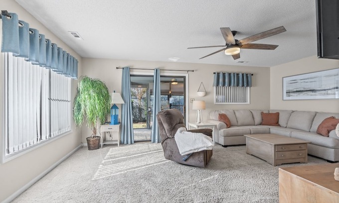 Little River Condo | Little River-3bd, 3.5ba, SLEEPS 10! Minutes to Sports Complex , Golf & Beach!