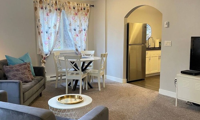Clearwater Apartment | Stoneshire Basalt Suite for 4, walking distance to waterfalls & Dutch Lake