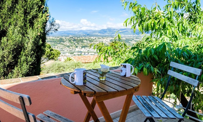 Saint Antoine House | Cottage 'Le Petit Mas Niçois' with Sea View, Private Pool and Wi-Fi
