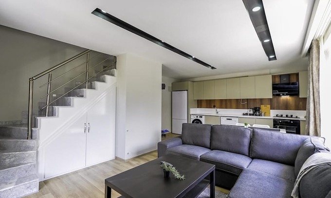 Goynuk Apartment | Modern Flat w Balcony 5 min to Beach in Kemer