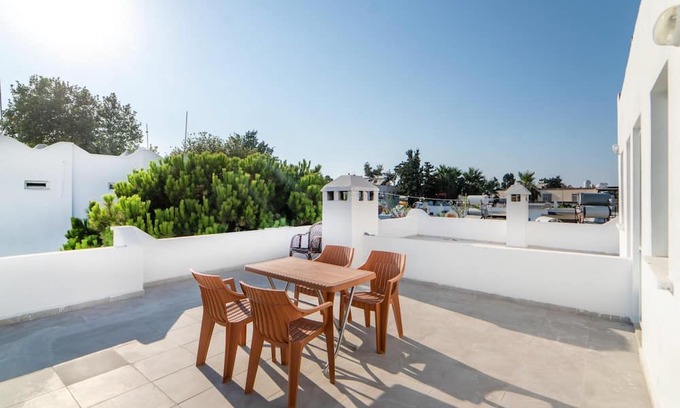 Turgutreis City Center Apartment | Charming Flat w Terrace 3 min to Beach in Bodrum