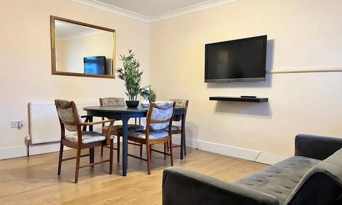 Watford House | Pass the Keys | Large Family Friendly 5 Bed House in Watford