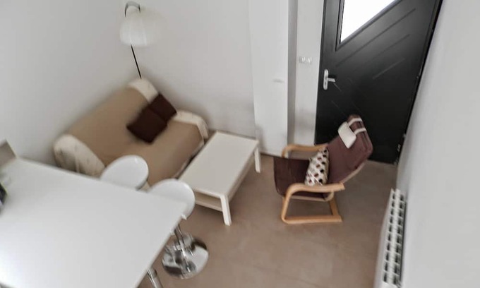 Avignon Cabin | Apartment, free parking and Avignon outdoor courtyard.