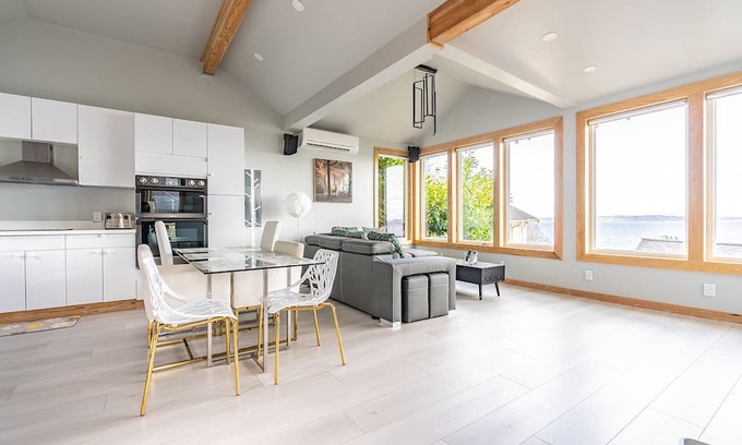 West Seattle House | Breathtaking View of the Puget Sound , 5 min walk to Alki Beach, Newly Built