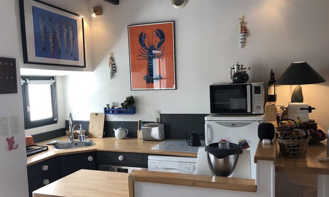 Ile-aux-Moines House | Holiday Home "Maison de Pêcheur" with Private Terrace & Wi-Fi