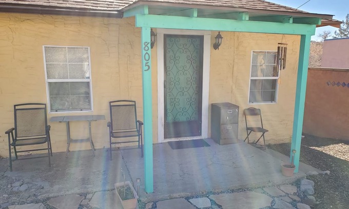 Tyrone House | Cozy cottage in Silver City historic district. 5 minute walk to downtown & WNMU!