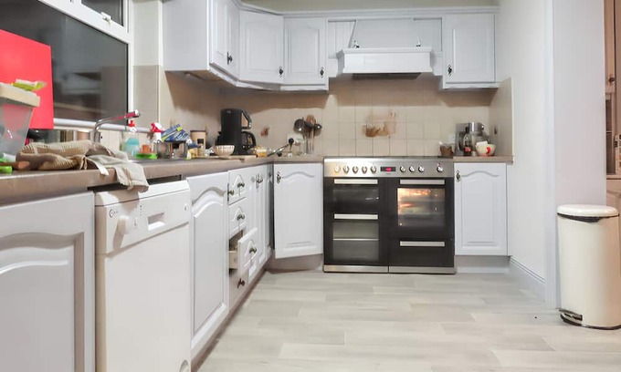 Skibbereen House | Homerez - House in Skibbereen, Bar included