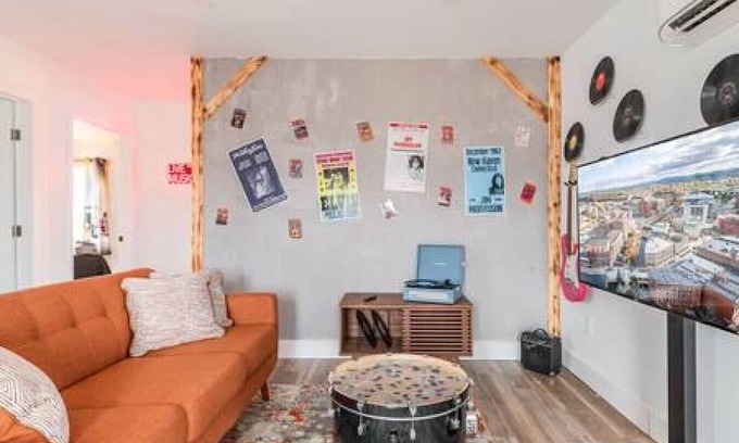Bangor Apartment | 2 BR Music Haven with Free Parking | Sleeps 4