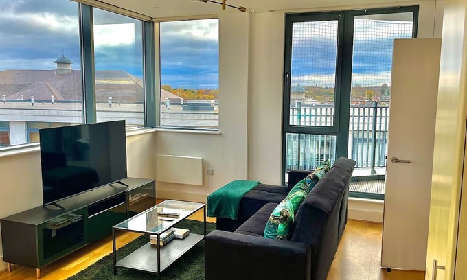 Runnymede Apartment | The Regency Suite - Modern 2-Bed 1-Bath Apartment
