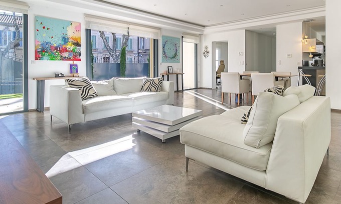 Salon-de-Provence Villa | Villa 'Maison Au Cœur De La Ville' with Private Pool, Wi-Fi and Air Conditioning