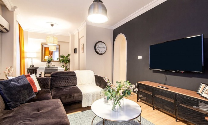 Osmanbey Apartment | Central and Convenient Flat in Sisli