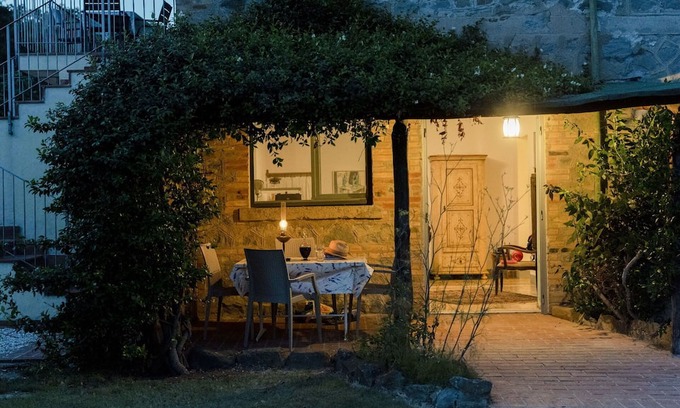 Vernazzano Basso Villa | Apartment in villa with pool, WIFI, patio, pets allowed, panoramic view, parking, close to Cortona