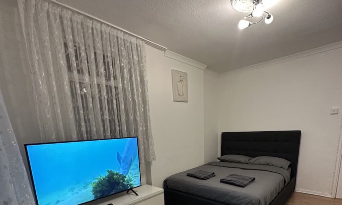 Shacklewell Apartment | Spacious Triple Luxury Room Kingsize