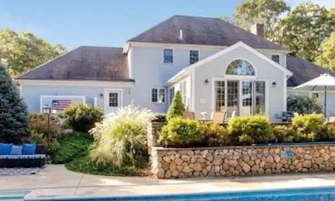 Sandwich House | Luxurious Home with Heated Pool