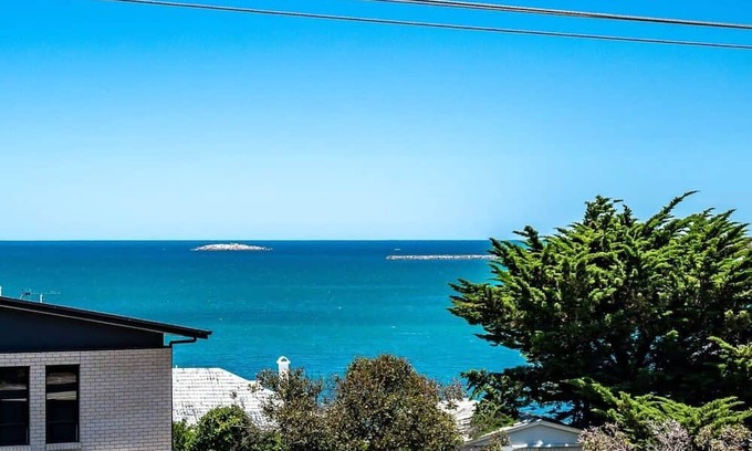 McCracken House | Bennys - 47A Hindmarsh Rd McCracken