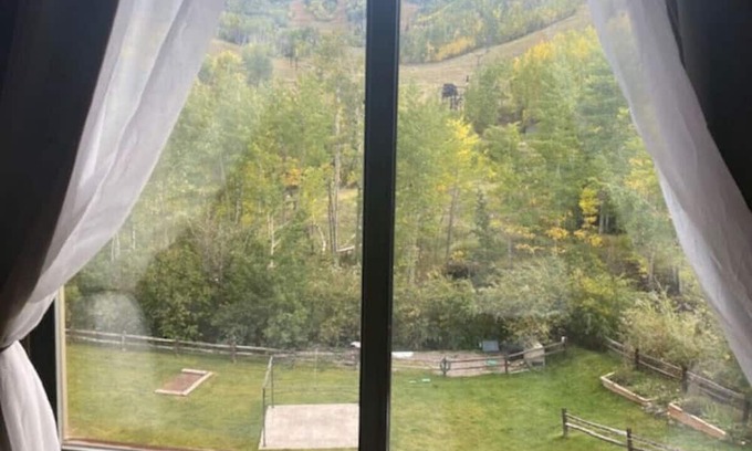Glenwood Springs Cabin | Mountain View Room #6