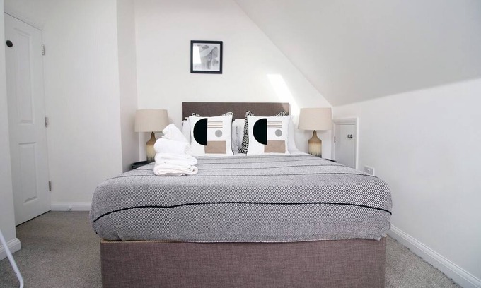 Filton House | Mayville Avenue Bristol (1 BR with Free parking)