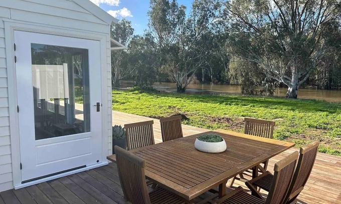 Darlington Point Cabin | The River Cabin