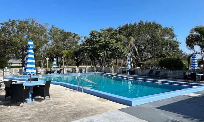 Sebastian Apartment | 3 Bedroom 756199 by Houzlet