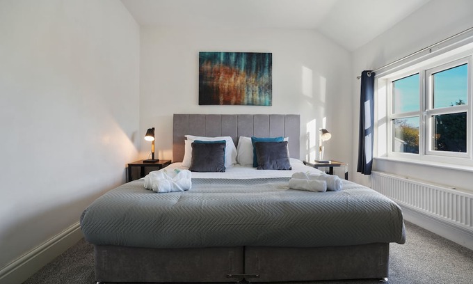 Macclesfield House | Cottage Cross: Spacious 2-Bed Charm, Where Home Whispers Warmth and Comfort!
