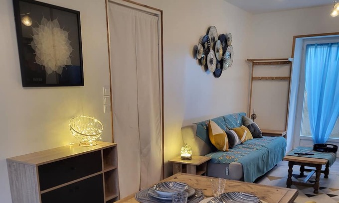 Tauves Apartment | Location Saisonnière La Berbère Dans le Bourg de Tauves