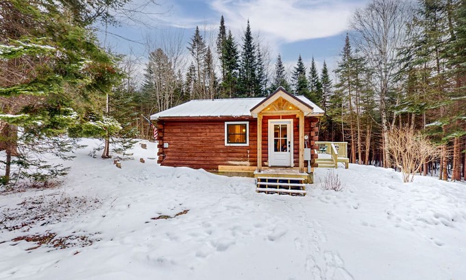 Rangeley Cabin | Dog-friendly cabin near Rangeley Lake with kayak, firepit & new furnishings
