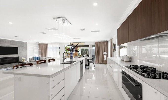 Werribee House | 4BR gateaway werribee SPA House
