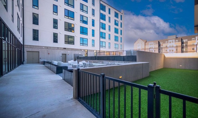 Monroe Ward Apartment | Modern Elegance-Downtown RVA!