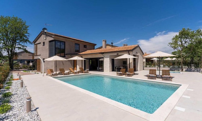 Kadumi House | Villa Curitico, modern villa for 8 guests with heated pool and wellness only 6 km from of Porec and