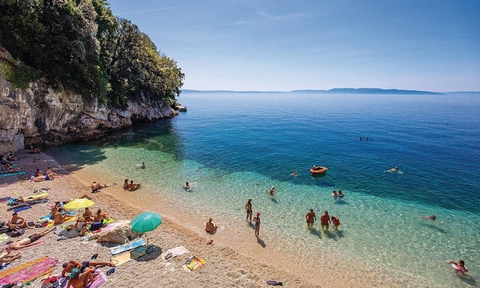 Buzdohanj House | Welcome to this bright and family-friendly vacation home in Cavle.