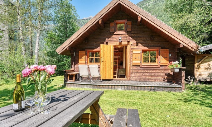 Les Tines Cabin | Mazot Mer de Glace Cosy Cabin